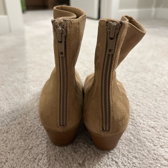 Banana Republic women’s suede ankle boots size 9 - Picture 3 of 5